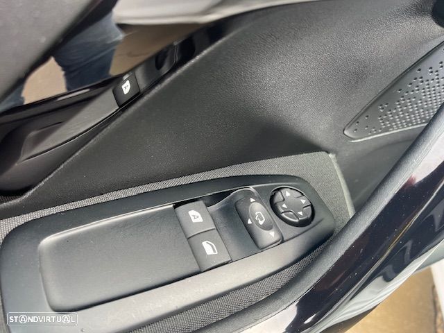 Peugeot 208 1.2 PureTech Signature - 6