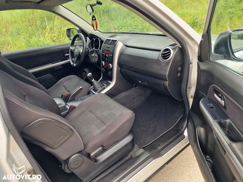 Suzuki Grand Vitara 1.9 DDiS Comfort - 17
