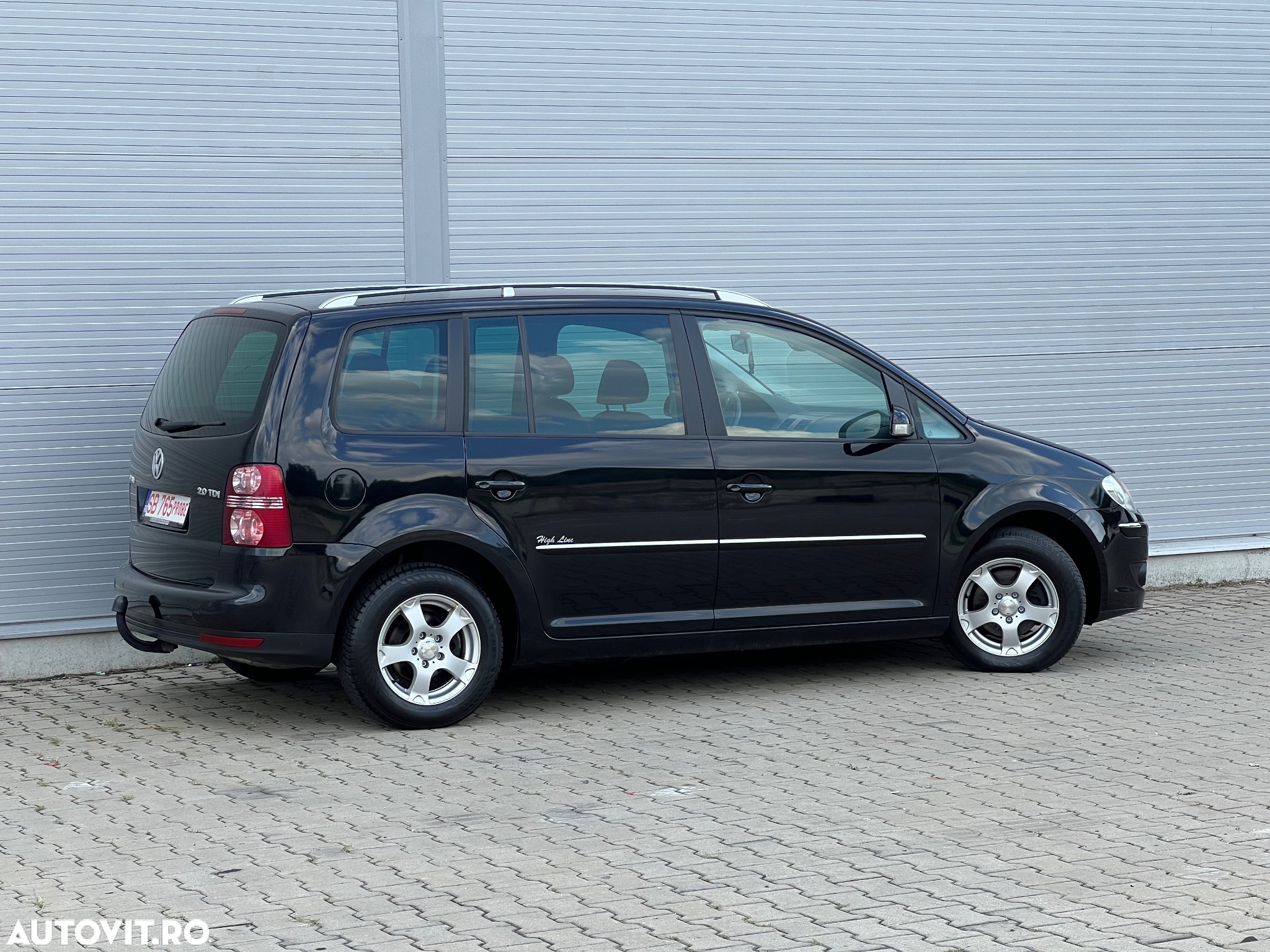 Volkswagen Touran 2.0 TDI Comfortline - 2