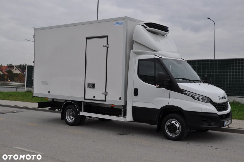 Iveco DAILY 156 KM AUTOMAT CHŁODNIA IZOTERMA KRAJOWE BEZWYPADKOWE - 19