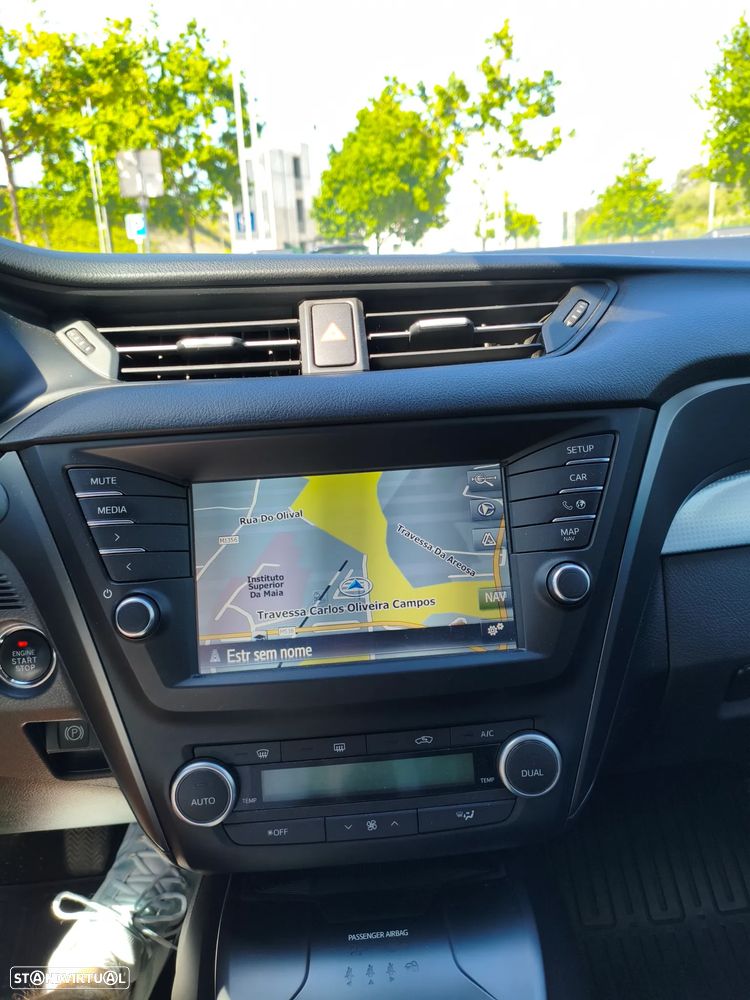 Toyota Avensis SW 2.0 D-4D Luxury+GPS - 15