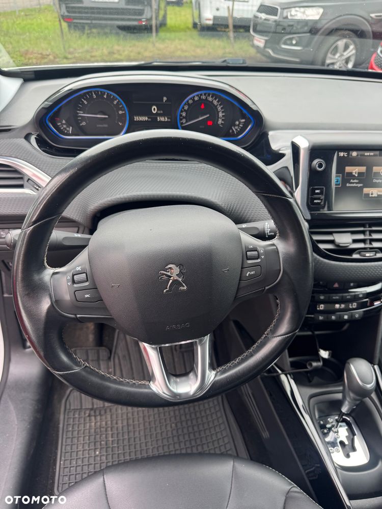Peugeot 2008 1.2 Pure Tech Allure S&S EAT6 - 19