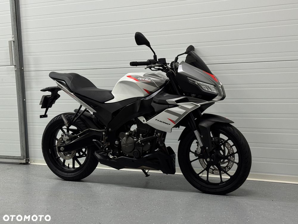 Aprilia Tuono - 1