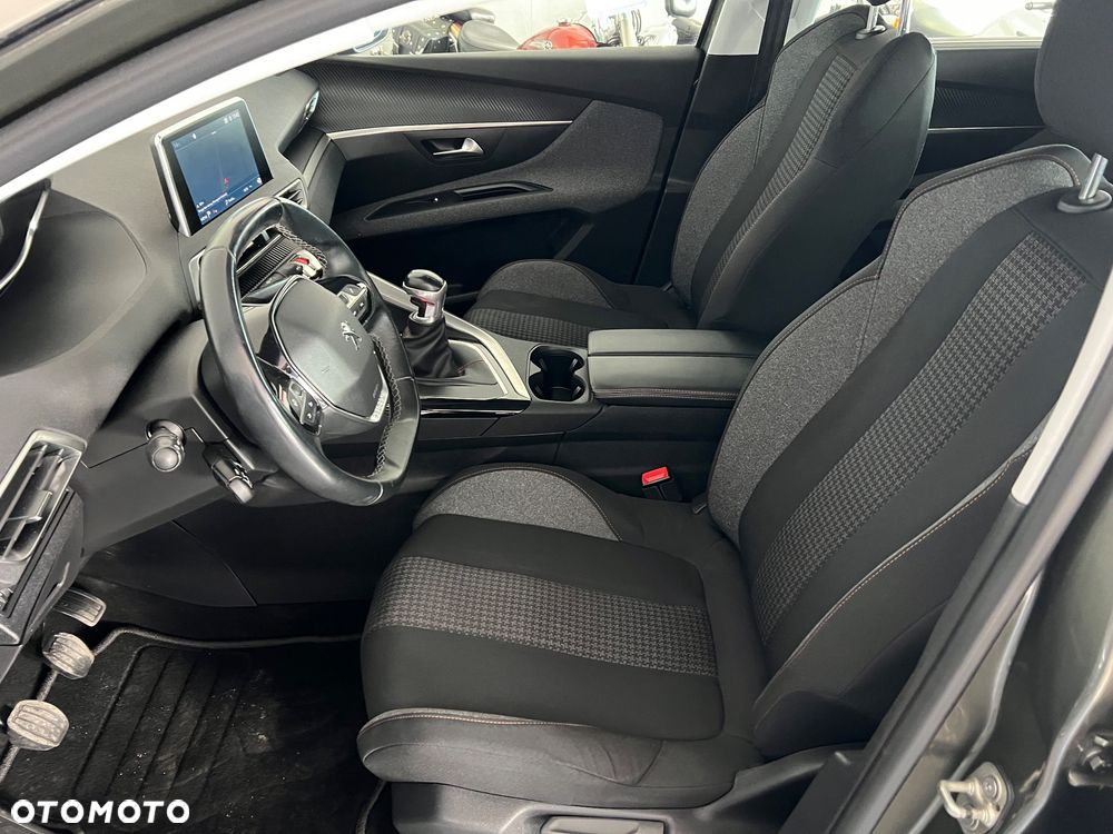 Peugeot 5008 PureTech 130 Stop & Start Allure Business-Paket - 16