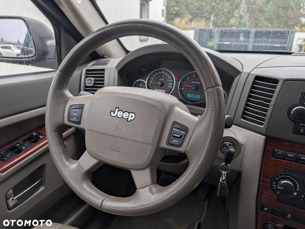 Jeep Grand Cherokee - 19