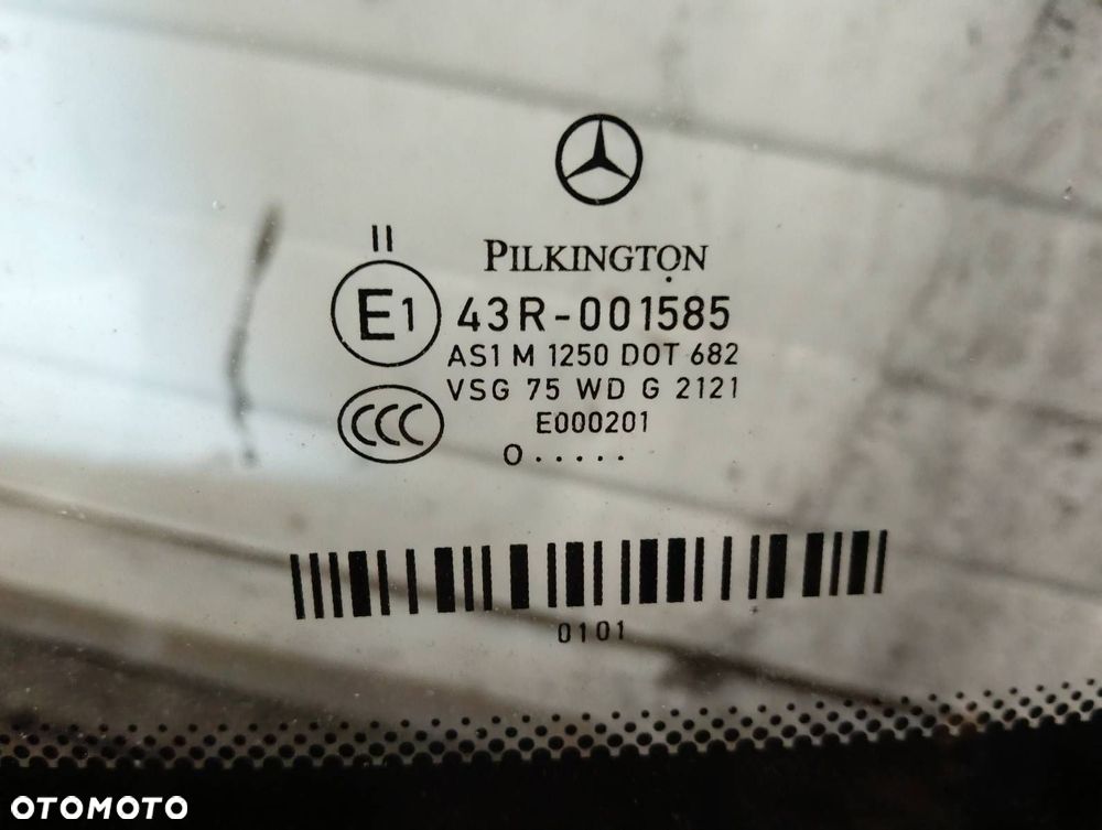 SZYBA CZOŁOWA PRZEDNIA Z CZUJNIKIEM SENSOR MERCEDES W204 CKLASA A2049017801 - 2