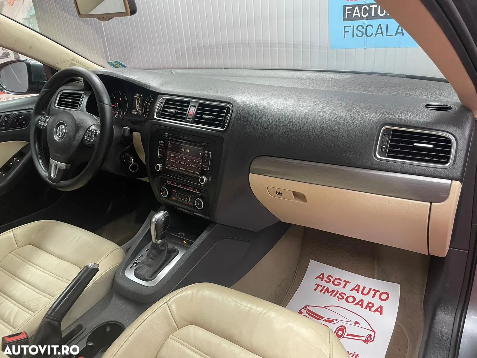 Volkswagen Jetta - 11