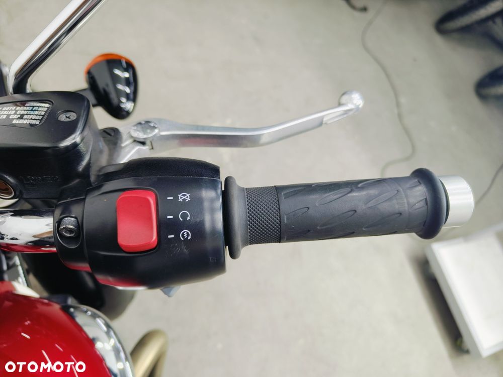 Triumph Bonneville - 15