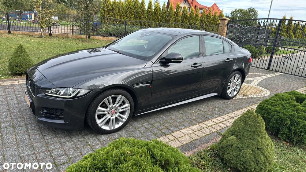 Jaguar XE 2.0 D R-Sport - 6