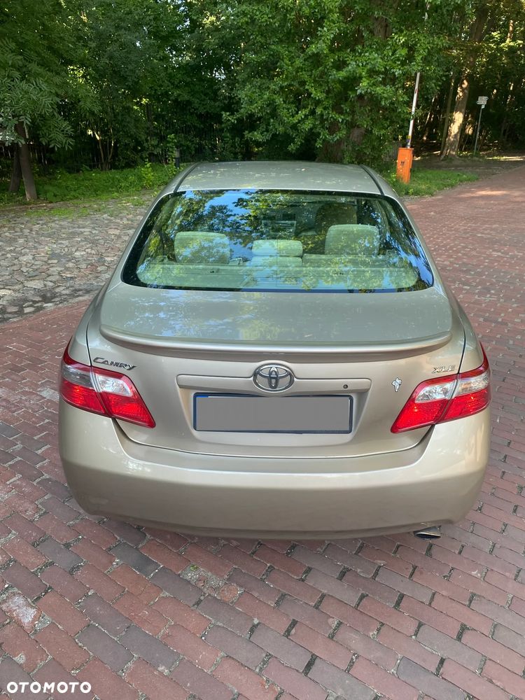 Toyota Camry - 5