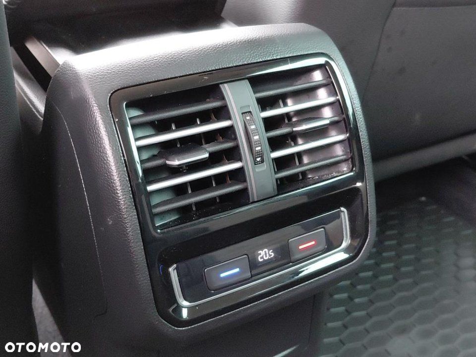 Volkswagen Passat - 14