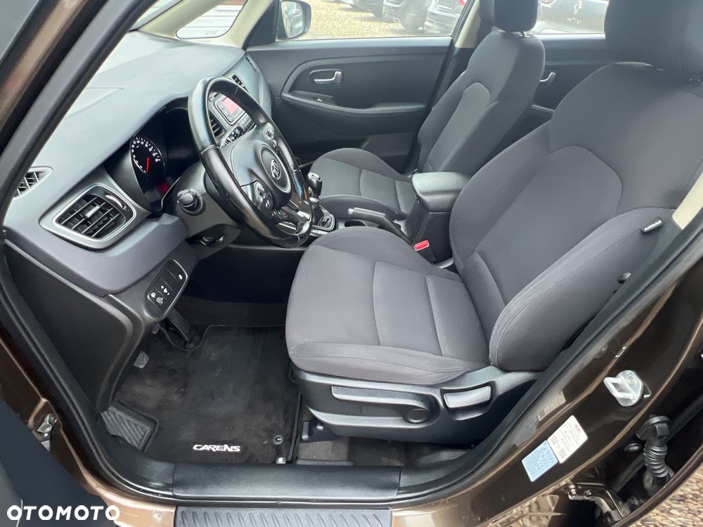 Kia Carens 1.6 GDI Dream Team Edition - 16