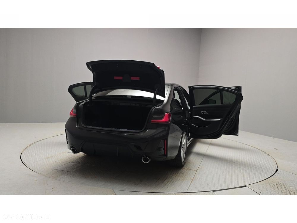 BMW Seria 3 320d xDrive mHEV M Sport - 12