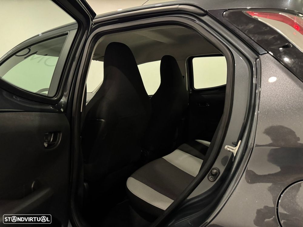 Toyota Aygo 1.0 X-Play+AC+X-Touch - 25