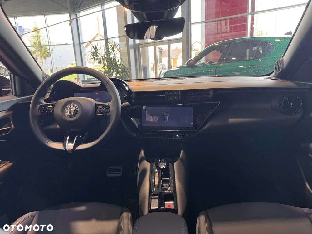 Alfa Romeo Junior 1.2 mHEV Ibrida Q4 eDCT - 5