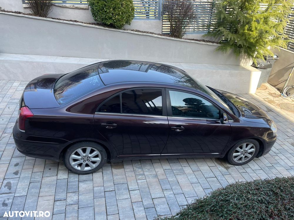 Toyota Avensis 2.0 D-4D Sedan Luna - 2