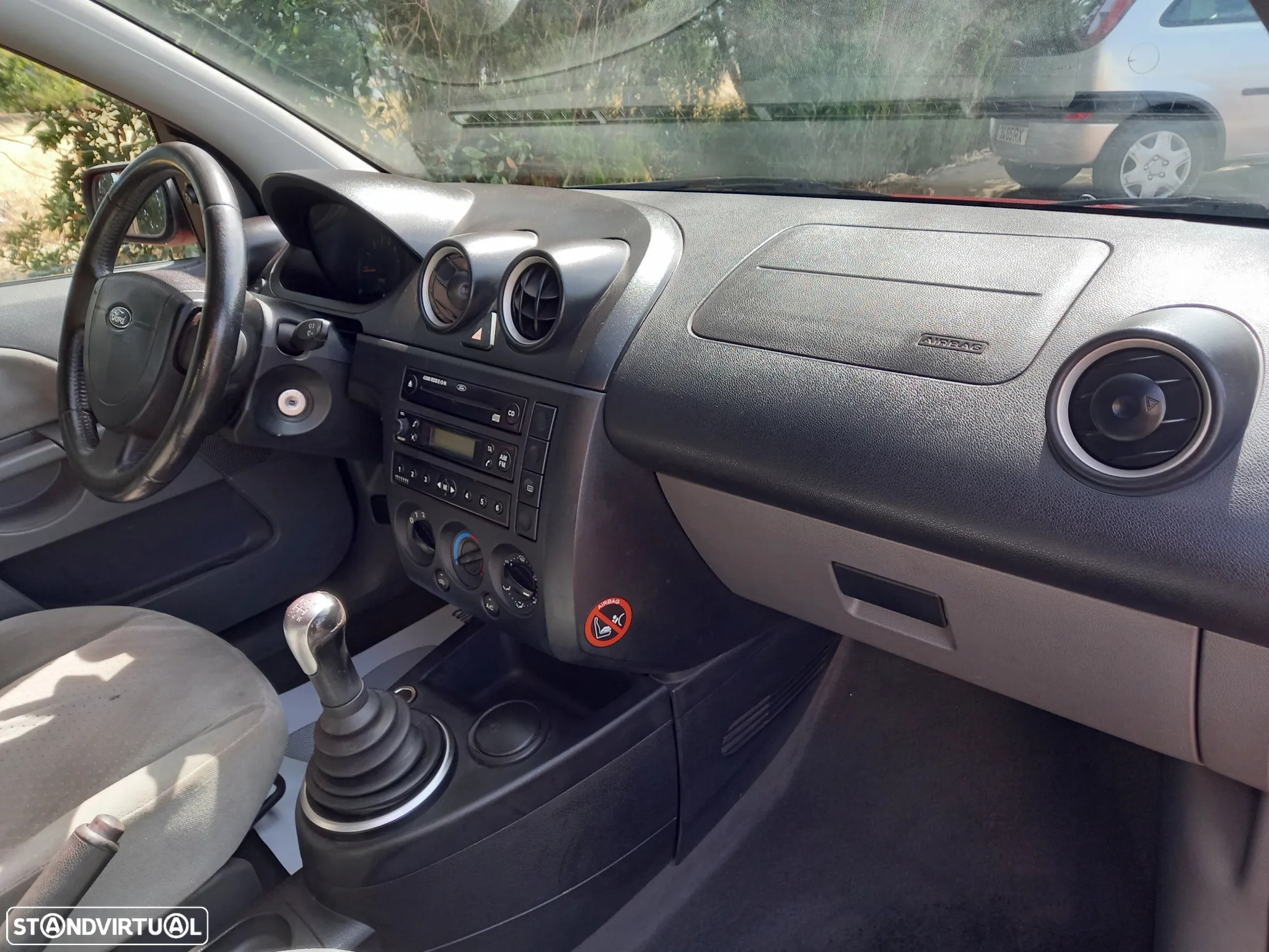 Ford Fiesta 1.4 Ghia - 26