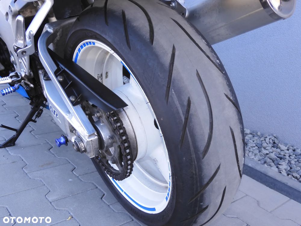 Suzuki GSX-R - 30