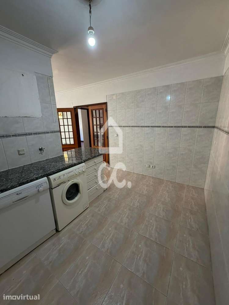 Apartamento T2 com Excelentes Áreas | Tapada das Mercês - Grande imagem: 3/22