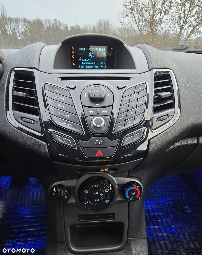 Ford Fiesta 1.5 TDCi Ambiente - 11