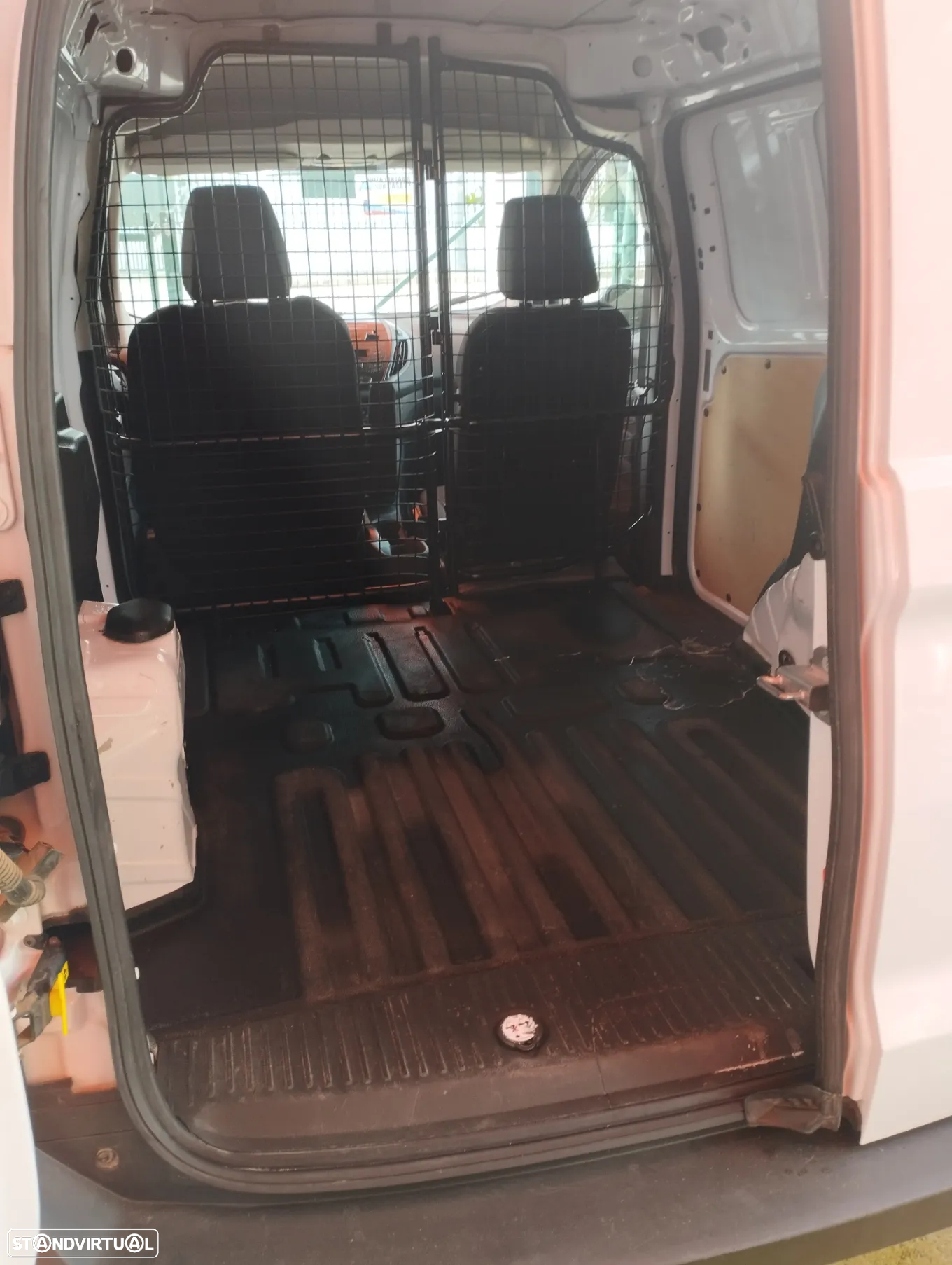 Ford Transit Courier - 10