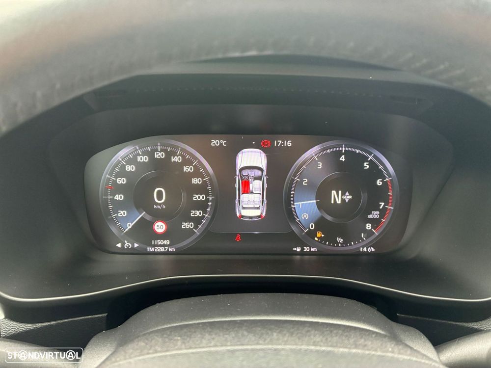 Volvo XC 40 1.5 T3 Momentum Tech Edition - 16