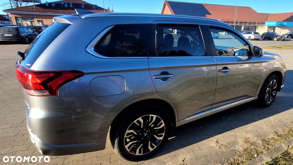 Mitsubishi Outlander - 6