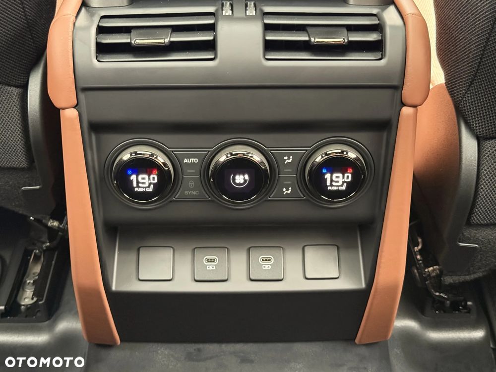 Land Rover Defender 110 P635 OCTA - 11