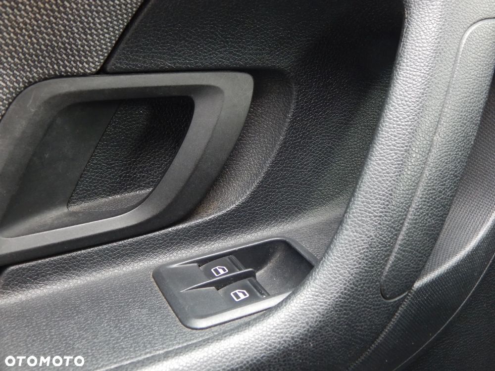 Skoda Fabia 1.2 HTP STYLE Edition - 22