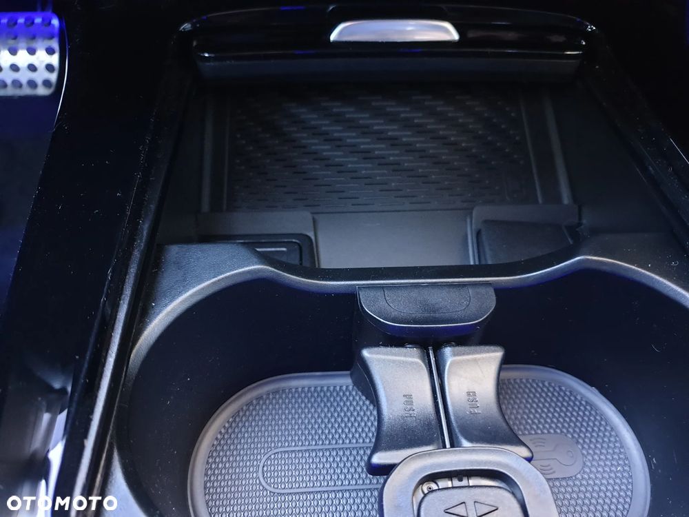 Mercedes-Benz Klasa A 200 AMG Line 7G-DCT - 33