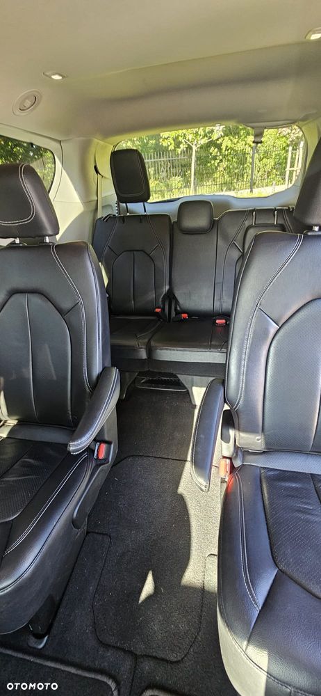 Chrysler Pacifica - 34