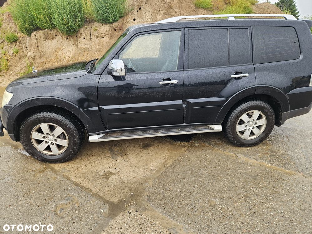 Mitsubishi Pajero - 1