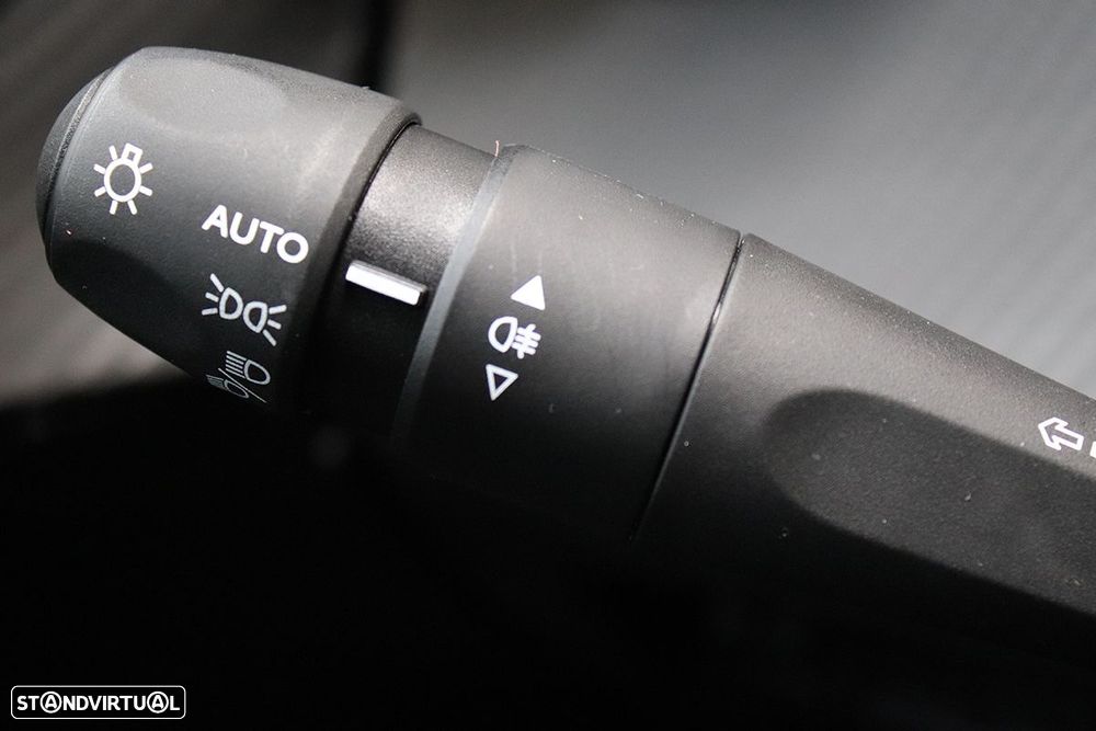 Peugeot 2008 1.2 PureTech Allure - 17