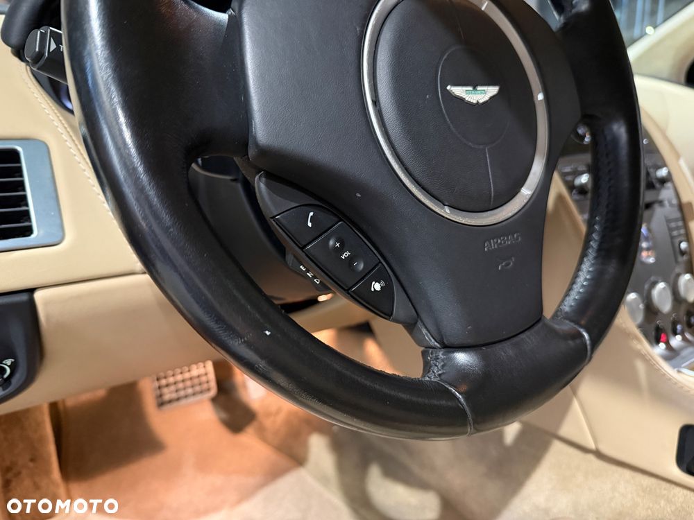 Aston Martin DB9 Standard - 23