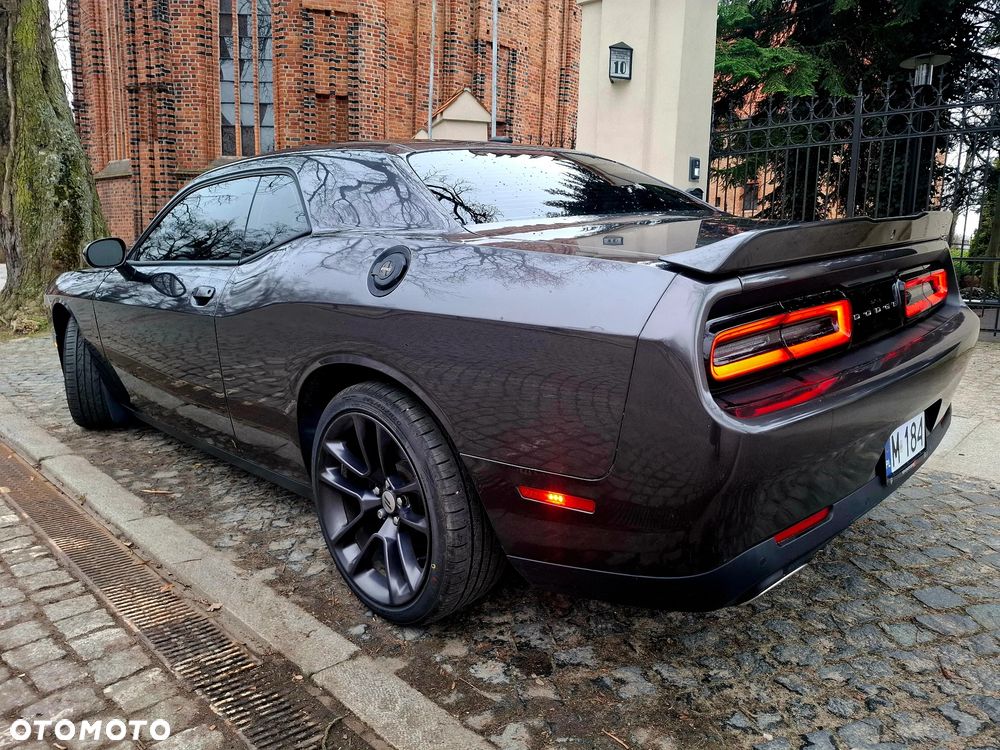 Dodge Challenger - 8