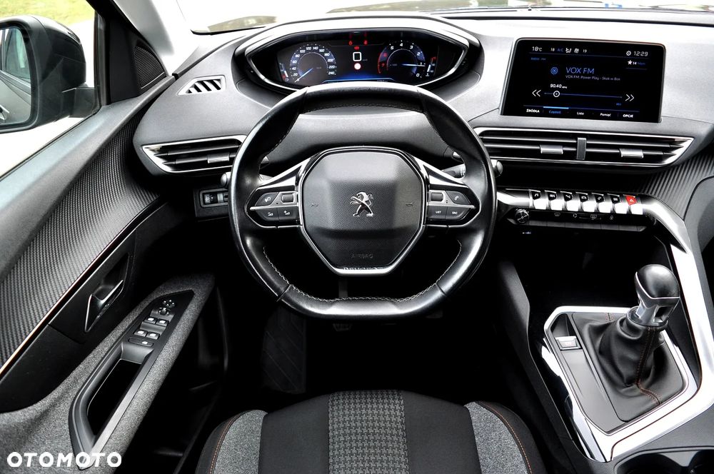 Peugeot 3008 1.2 PureTech Allure S&S - 21