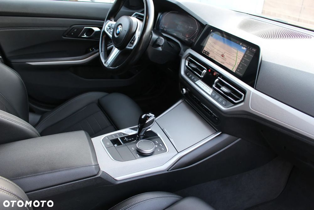 BMW Seria 3 318d Touring Advantage - 19