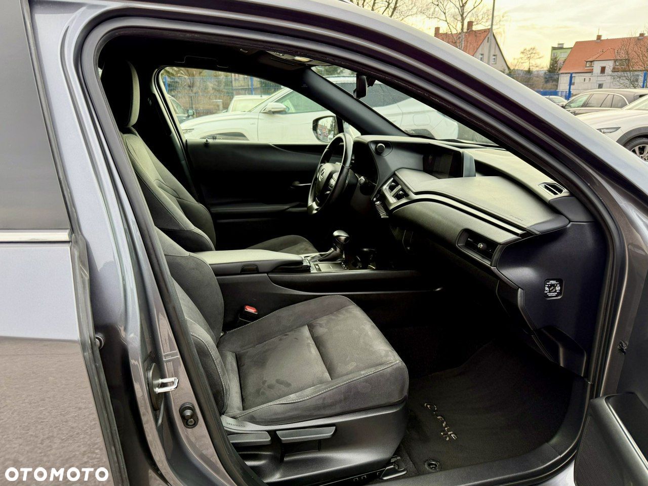 Lexus UX 250h Elegance 2WD - 13