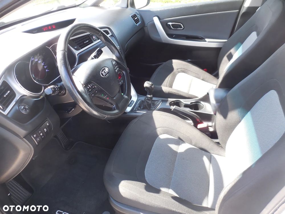 Kia Ceed 1.6 CRDi 136 ISG Dream Team Edition - 18