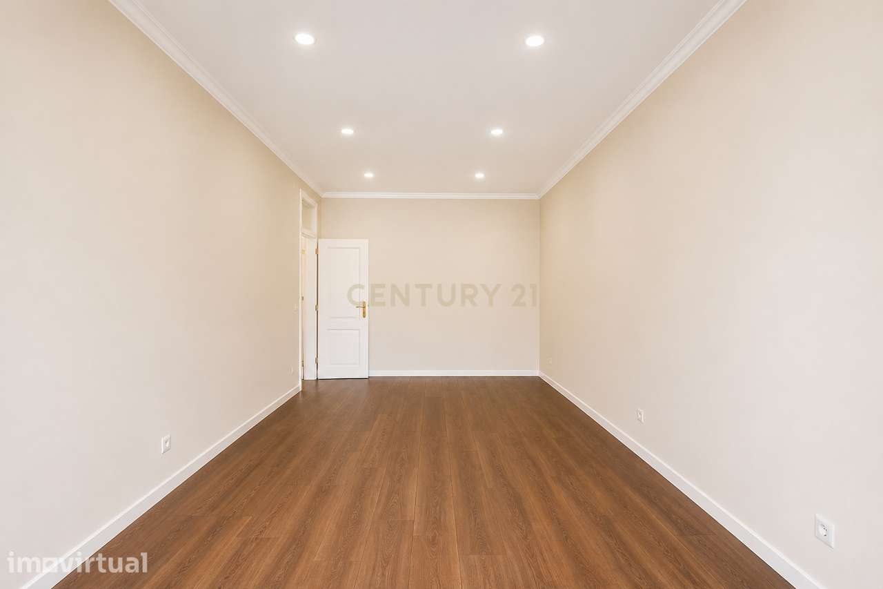 T1+1 renovado com excelente luminosidade | 65 m² | Imóvel arrendado - Grande imagem: 4/8