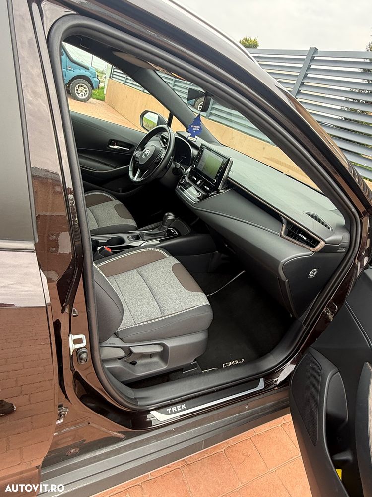 Toyota Corolla 2.0 HSD Exclusive Plus GR Sport Bi-Tone - 6