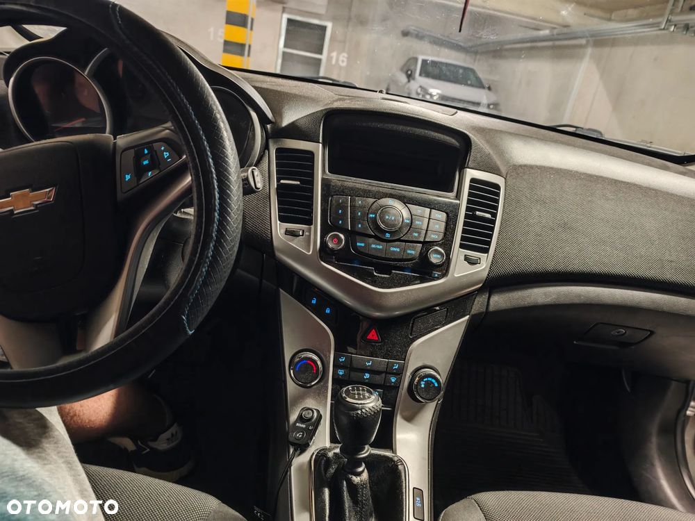 Chevrolet Cruze - 12
