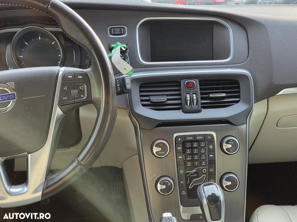 Volvo V40 D2 R Design - 19