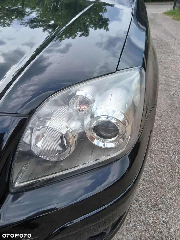 Toyota Avensis 1.8 VVT-i Sol - 19
