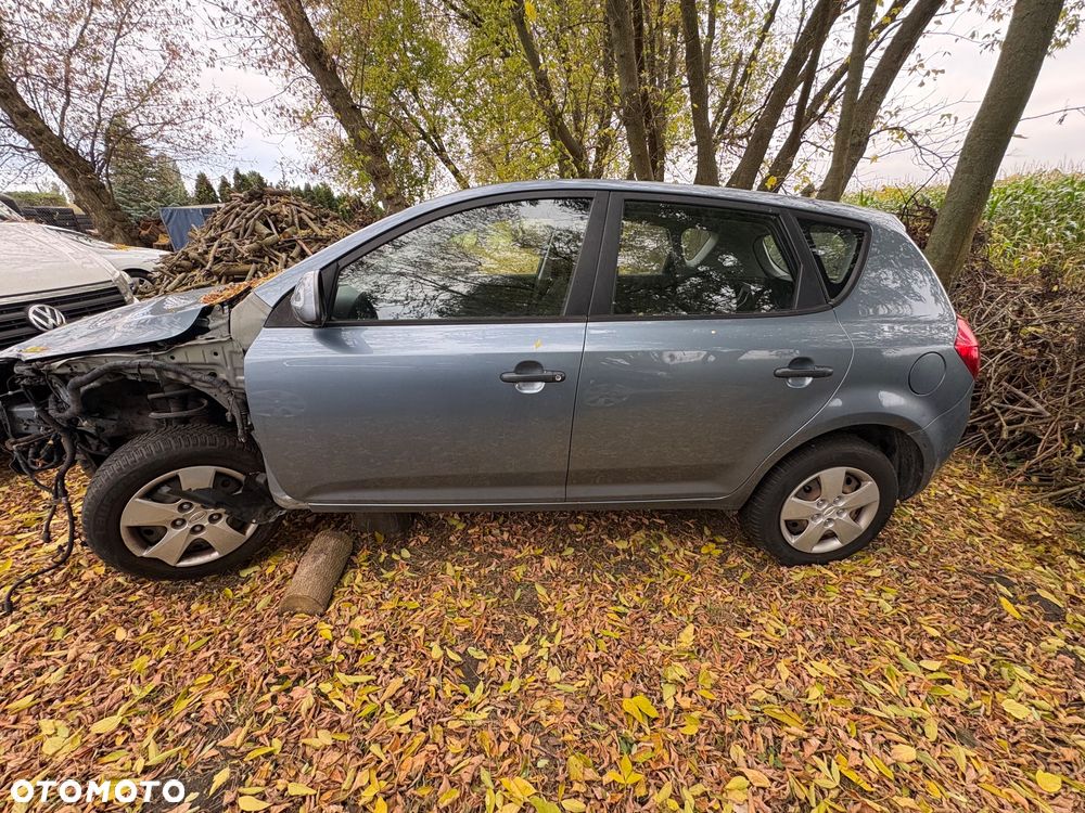 Kia Ceed 2009 photo 4