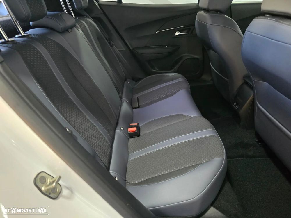 Peugeot 2008 1.2 PureTech Allure - 21