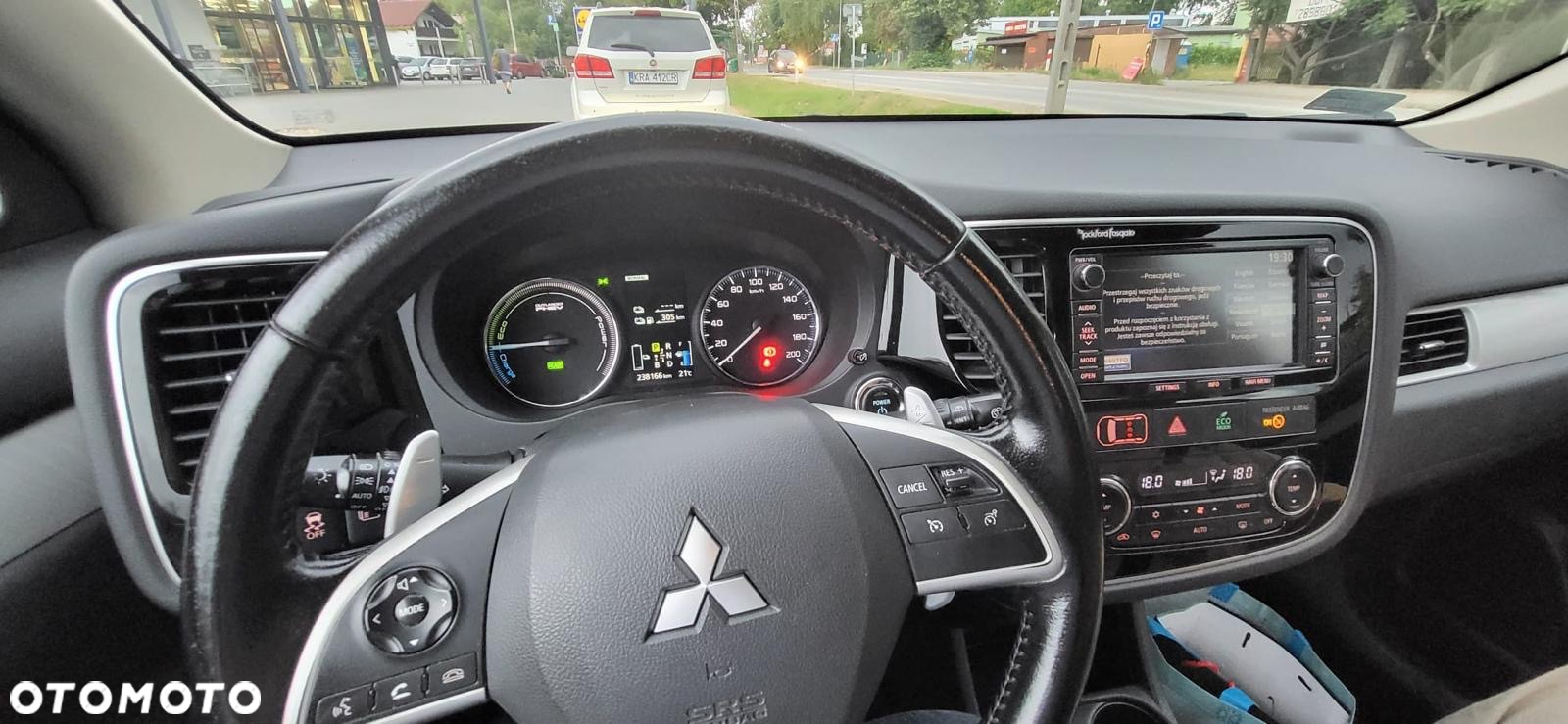 Mitsubishi Outlander 2.0 4WD Plug-In Hybrid - 4