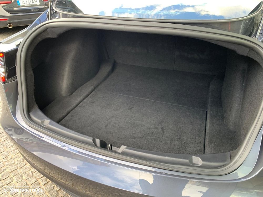 Tesla Model 3 - 8