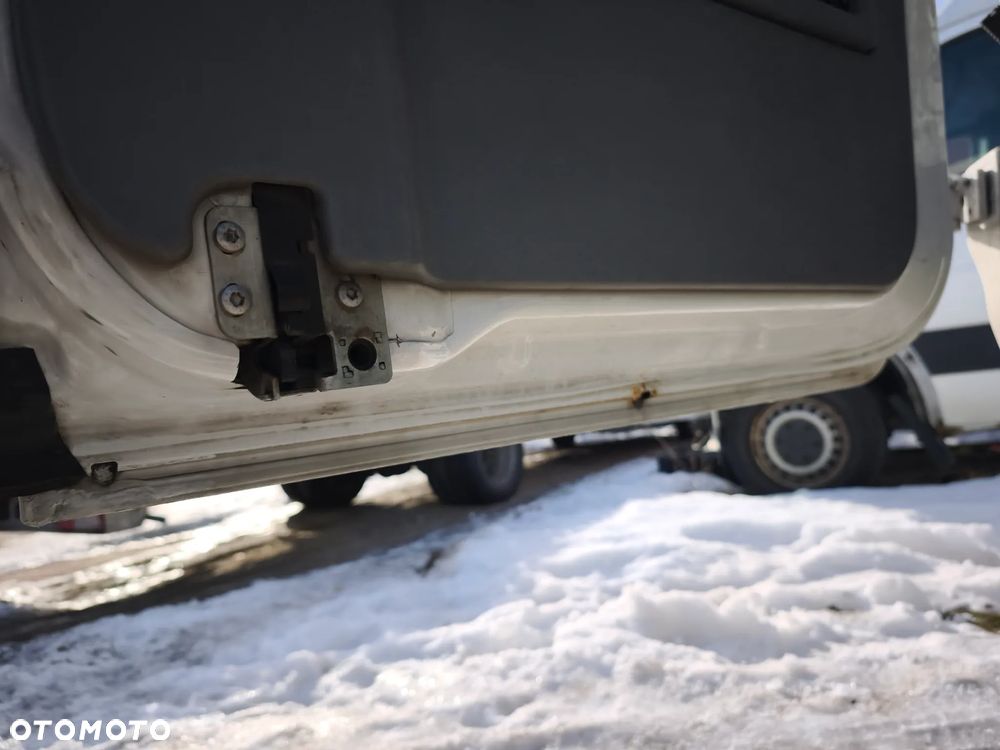 Drzwi z szybą tył tylne lewe prawe Mercedes-Benz Sprinter w906 niskie L1 białe VW Crafter I 06-18r - 9