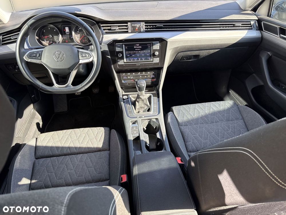Volkswagen Passat - 19